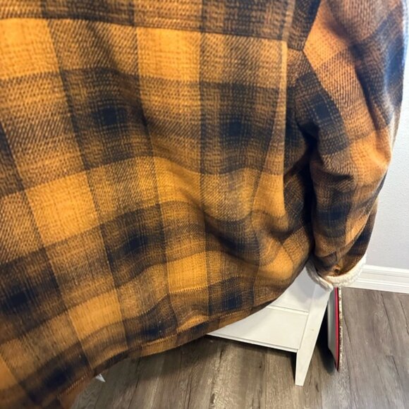 Lucky Jacket - Picture 8 of 10